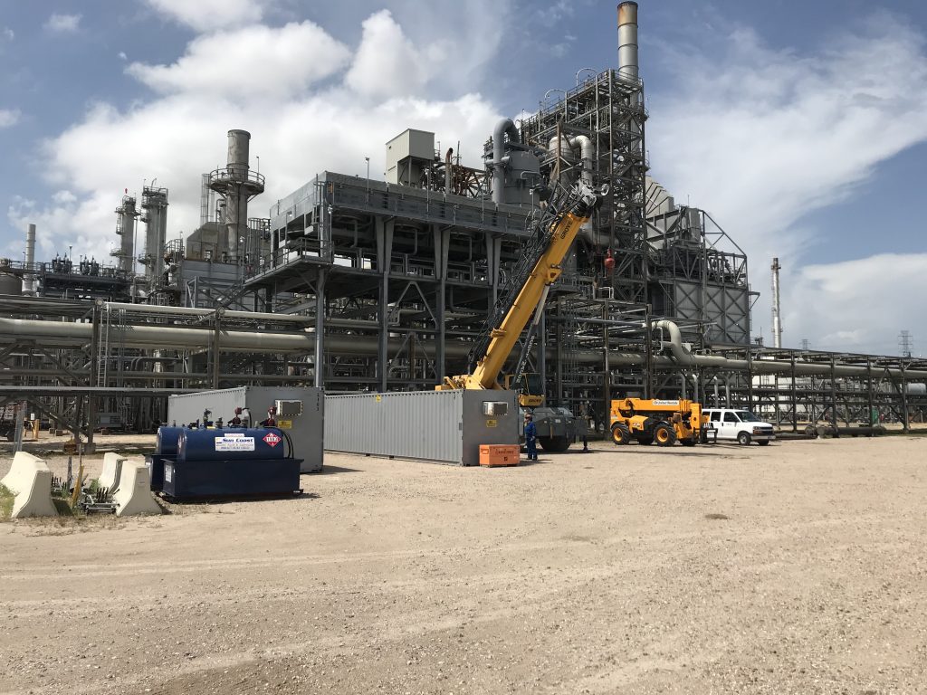 Summit Industrial construction on the splitter hot oil replacement project
